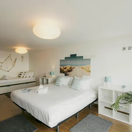 86 - Meeras Surf House Ferrel (Leiria)