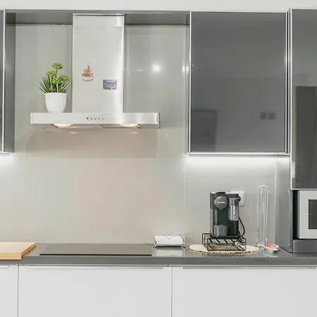 86 - Meeras Surf House Holiday home *