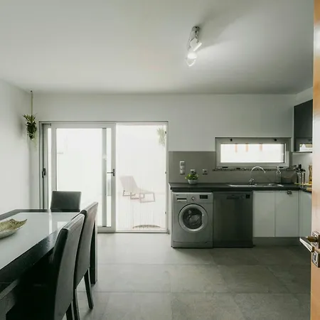 86 - Meeras Surf House Holiday home Ferrel (Leiria)