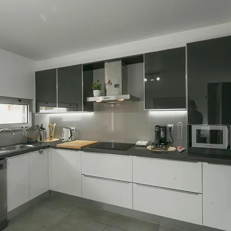 Holiday home 86 - Meeras Surf House Ferrel (Leiria)