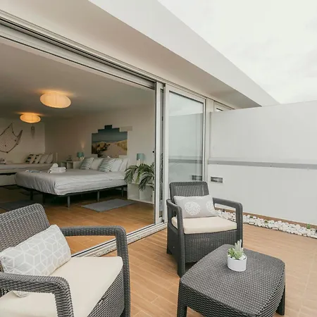 86 - Meeras Surf House Holiday home *