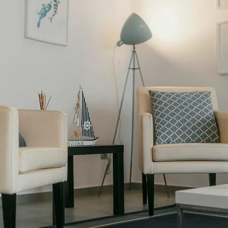 86 - Meeras Surf House Holiday home *