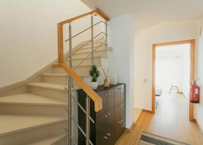 86 - Meeras Surf House Ferrel (Leiria)